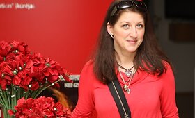 Raudonas vakaras suvienijo madą ir automobilius