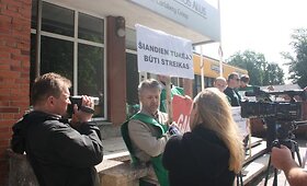 Klaipėdoje dėl atidėto streiko piketavo &bdquo;&Scaron;vyturio-Utenos alaus" darbuotojai