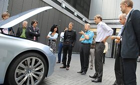 Nauja &bdquo;BMW 7 ActiveHybrid&ldquo; koncepcija tausos aplinką