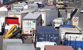 Prie&scaron; augančias degalų kainas Italijoje sukilo sunkvežimių ir taksi vairuotojai
