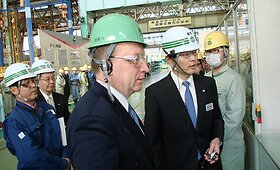Premjeras Andrius Kubilius lankėsi &bdquo;Hitachi Works&ldquo; gamykloje