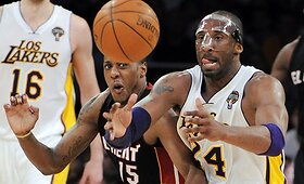 Los Andželo &bdquo;Lakers&ldquo; klubas de&scaron;imties ta&scaron;kų skirtumu įveikė Majamio &bdquo;Heat&ldquo;