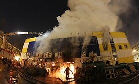 Didelis gaisras Sankt Peterburge nuniokojo &bdquo;K-Rauta&ldquo; prekybos centrą 