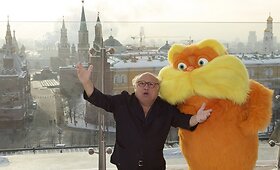 Reklamuodamas filmą &bdquo;Loraksas&ldquo; Danny DeVito i&scaron; Niujorko atkeliavo į Maskvą