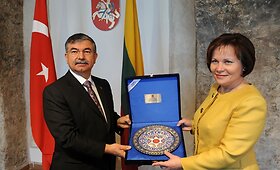 Kra&scaron;to apsaugos ministerijoje lankėsi Turkijos gynybos ministras Ismetas Yilmazas