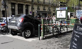 Paryžiuje vairuotojas sumai&scaron;ė požeminį garažą su įėjimu į metro stotelę