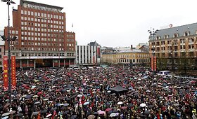 Osle 40 tūkstančių žmonių susirinko atlikti Breiviko nekenčiamą dainą