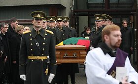 Anapilin palydėtas seimo narys Julius Veselka