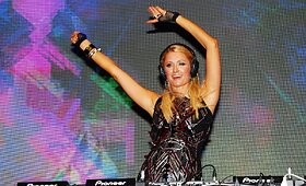 Akimirkos i&scaron; Paris Hilton vie&scaron;nagės Indijoje