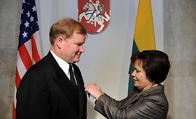JAV kariuomenės karininkui Markui C. Montgomery įteiktas medalis &bdquo;Už nuopelnus&ldquo;