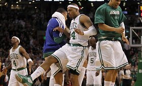Po dviejų pratęsimų Bostono &bdquo;Celtics&ldquo; nugalėjo Majamio &bdquo;Heat&ldquo; krep&scaron;ininkus
