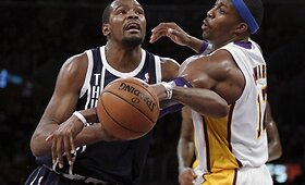 Los Andželo &bdquo;Lakers&ldquo; klubas įveikė Oklahomos &bdquo;Thunder&ldquo; komandą