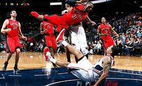 Be Lietuvos krep&scaron;ininkų žaidusi Toronto &bdquo;Raptors&ldquo; ekipa pralaimėjo Atlantos &bdquo;Hawks&ldquo; krep&scaron;ininkams 