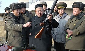 Kim Jong Unas stebėjo &Scaron;iaurės Korėjos karines pratybas &bdquo;tikras karas&ldquo;