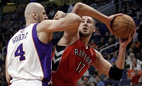 Toronto &bdquo;Raptors&ldquo; su Jonu Valančiūnu įveikė &bdquo;Pheonix Suns&ldquo; krep&scaron;ininkus