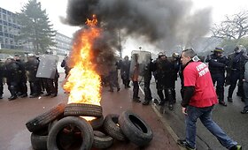 &bdquo;Goodyear&ldquo; planuoja uždaryti padangų gamyklą Prancūzijoje