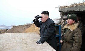 Kim Jong Unas aplankė gynybos padalinius prie Pietų Korėjos sienos