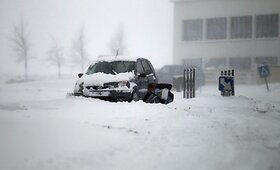 Prancūzijoje dėl sniego tūkstančiai žmonių liko be elektros, Briuselyje rekordinės transporto spūstys 