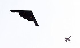 JAV bombone&scaron;iai B-2 dalyvavo Pietų Korėjos karinėse pratybose