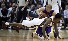 Los Andželo &bdquo;Lakers&ldquo; krep&scaron;ininkus įveikė Milvokio &bdquo;Bucks&ldquo;