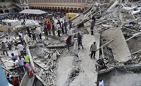 Tanzanijoje sugriuvus statomam pastatui žuvo mažiausiai 15 žmonių