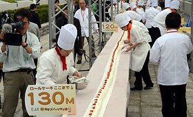 Rekordas: japonai pagamino ilgiausią pasaulyje tortą