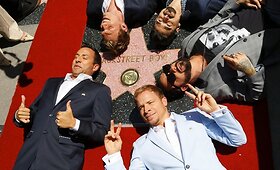 Holivudo &scaron;lovės alėjoje pagerbti &bdquo;Backstreet Boys&ldquo; vyrukai