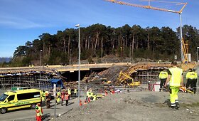 Norvegijoje sugriuvus statomam tiltui žuvo mažiausiai vienas žmogus