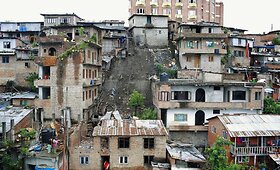 Nepalo sostinėje žemės nuo&scaron;liauža pareikalavo 15-mečio gyvybės