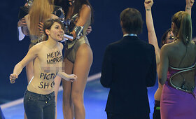 &bdquo;Femen&ldquo; aktyvistės savo krūtis parodė ir per  realybės &scaron;ou &bdquo;Germany's Next Top Model&ldquo; finalą