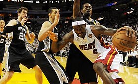 NBA finalo serijos pirmosiose rungtynėse pergale džiaugėsi San Antonijaus &bdquo;Spurs&ldquo;