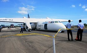 Indonezijoje avariniu būdu nusileido lėktuvas su 52 žmonėmis