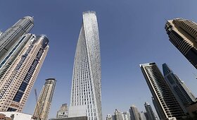 Dubajuje atidarytas auk&scaron;čiausias pasaulyje persisukęs dangoraižis