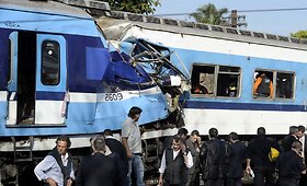 Argentinoje susidūrus keleiviniams traukiniams žuvo mažiausiai trys žmonės