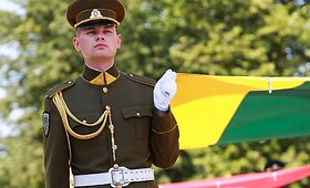 I&scaron;kilminga vėliavų pakėlimo ceremonija, skirta Lietuvos pirmininkavimo Europos Sąjungos Tarybai pradžiai paminėti