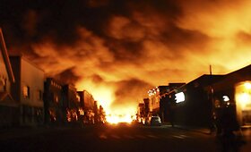 Kanadoje avariją patyrė naftą gabenęs traukinys, dingo mažiausiai 40 žmonių