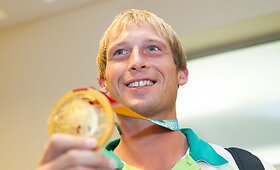 I&scaron; universiados su aukso medaliais grįžusių Lietuvos irkluotojų sutiktuvės Vilniaus oro uoste