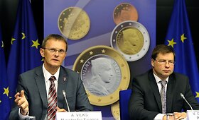 Latvija taps 18-ąja euro zonos &scaron;alimi