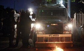 Neramumai Belfaste nesiliauja trečią naktį i&scaron; eilės