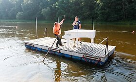 Neries upėje vyko pasiruo&scaron;imas &bdquo;Piano.lt&ldquo; festivalio atidarymui