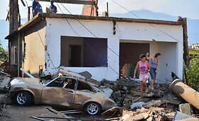 Brazilijoje trūkus vandentiekio vamzdžiui griuvo namai, nuskendo trejų metų mergaitė