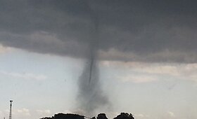 Japonijos rytuose tornadas tūkstančius namų paliko be elektros