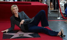 Holivudo &scaron;lovės alėjoje atidengta aktorės Jane Lynch žvaigždė