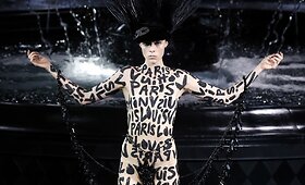 Paryžiaus mados savaitė: tamsi &bdquo;Louis Vuitton&ldquo; 2014-ųjų pavasario/vasaros kolekcija