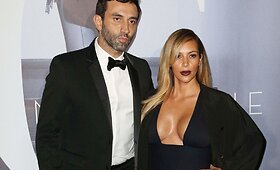 Paryžiuje Kim Kardashian pasirodė su itin plačia i&scaron;kirpte