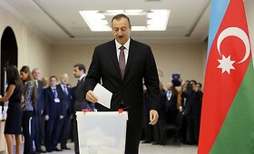 Azerbaidžano prezidentas Ilchamas Alijevas perrinktas naujai kadencijai