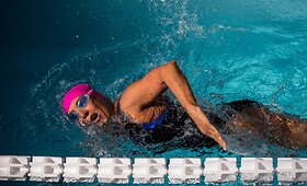 Niujorke ilgų distancijų plaukikė Diana Nyad plauks 48 valandas