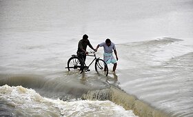 Indijoje galingas Phailin ciklonas pareikalavo mažiausiai 14 gyvybių