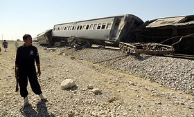 Pakistane prie keleivinio traukinio sprogus bombai žuvo mažiausiai &scaron;e&scaron;i žmonės