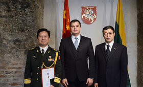 Kra&scaron;to apsaugos ministerijoje vyko atsisveikinimo su Kinijos gynybos ata&scaron;ė ceremonija